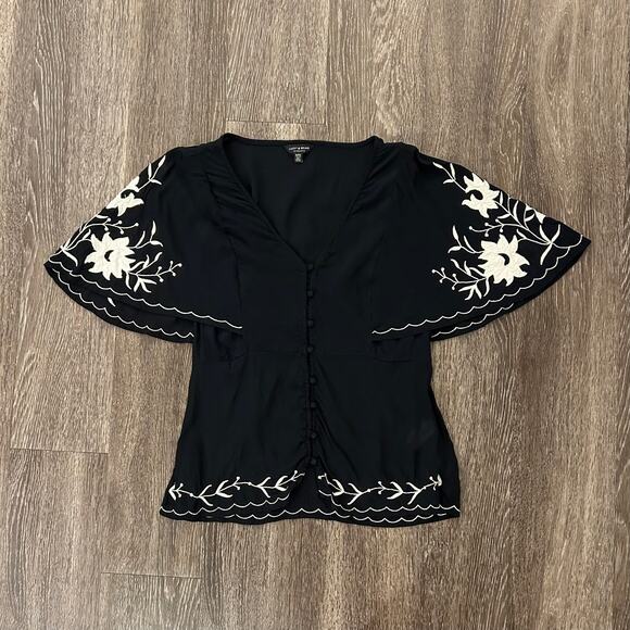 EUC Lucky Brand Black Embroidered Blouse Size Medium Flutter Sleeve Boho Top - Picture 8 of 13